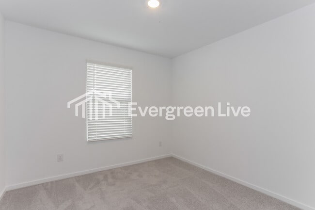 Building Photo - 6800 Haines Dr