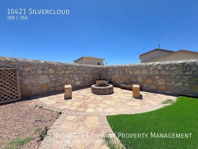 Building Photo - 10421 Silvercloud-