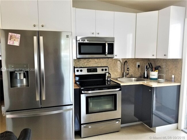 Building Photo - 6744 SW 21st St