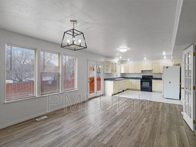 Building Photo - 3211 S 945 E