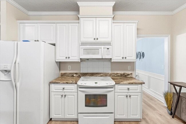 Building Photo - 676 Ventana Dr