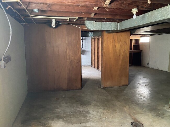 Building Photo - 835 Canaan Ave