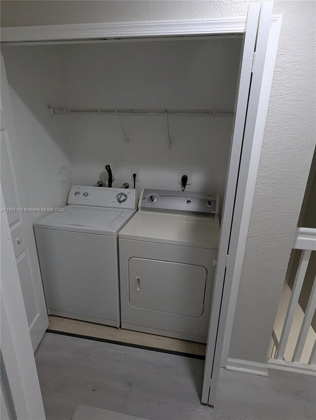 Building Photo - 1413 SE 24th Ct