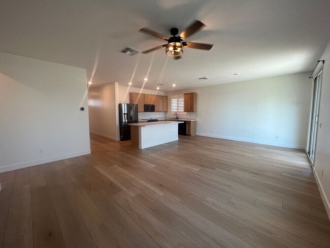 Building Photo - Updated 3 Bed/2 Bath in Excellent Glendale...