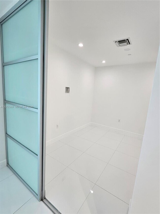 Building Photo - 900 Biscayne Blvd