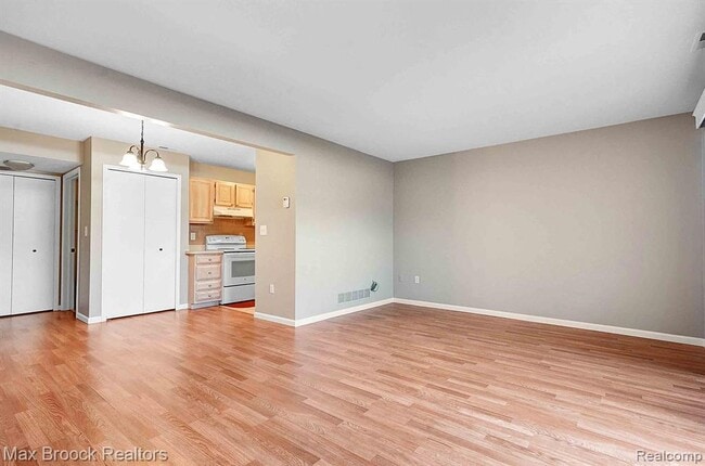 Building Photo - 50406 Bay Run S