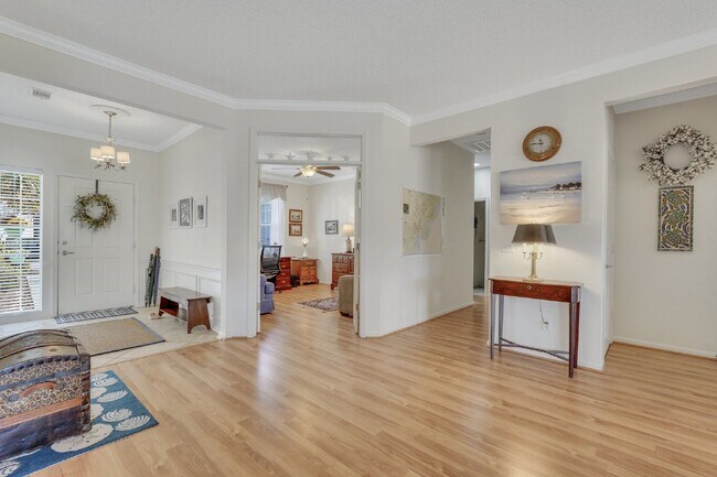 Building Photo - "Spacious Golf and Lagoon View 2 Bed, 2 Bath Rental Home in Sun City!