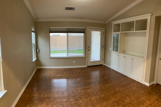 Building Photo - 358 Sunshine Way