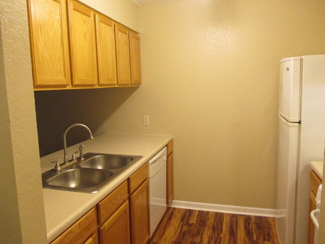 Building Photo - 2bed/1bath condo in convenient location......