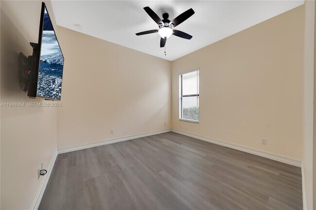 Building Photo - 11815 Leon Cir N