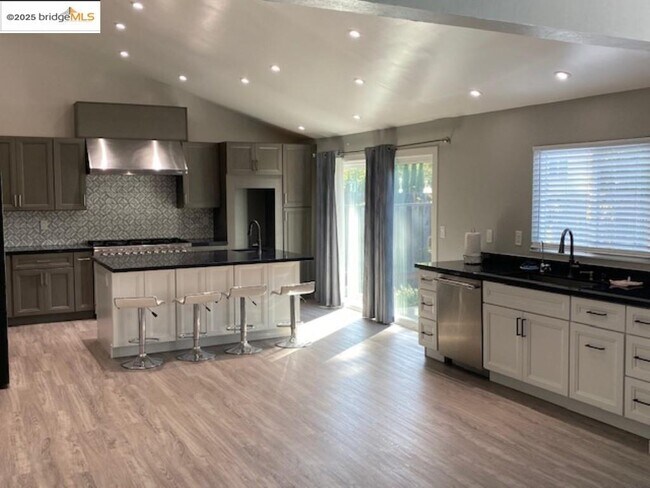 Building Photo - 2516 Toltec Cir