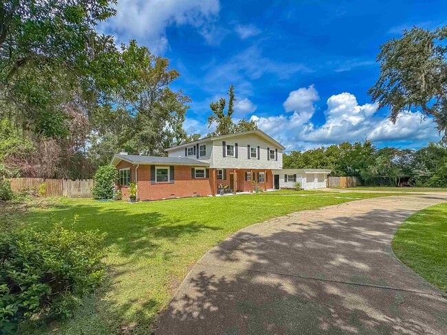 Building Photo - 1044 Seminole Dr