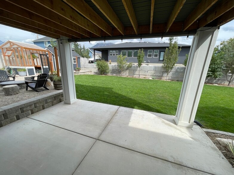 Building Photo - 976 N 200 E