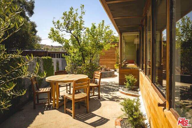 Building Photo - 541 Suncourt Terrace