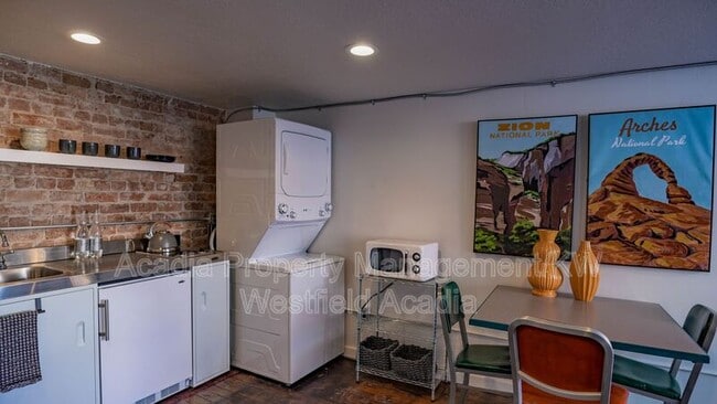 Building Photo - 40 N Freedom Blvd