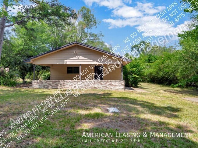 Building Photo - 1301 Spring Lake Dr