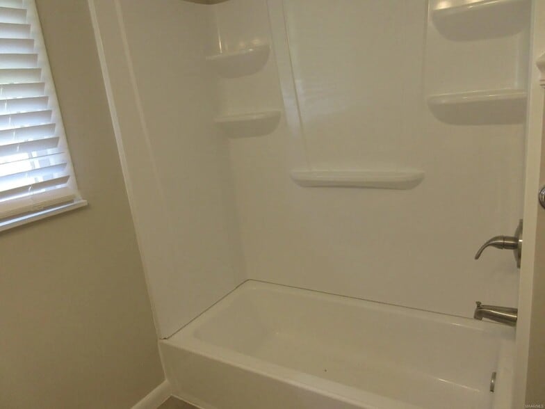 Building Photo - 616 Byrne Dr