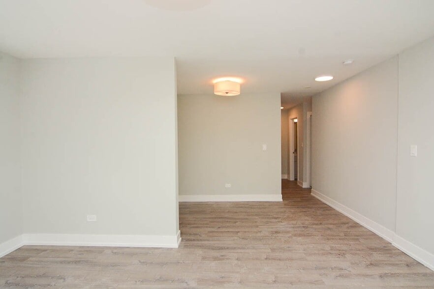 Building Photo - 450 W Barry