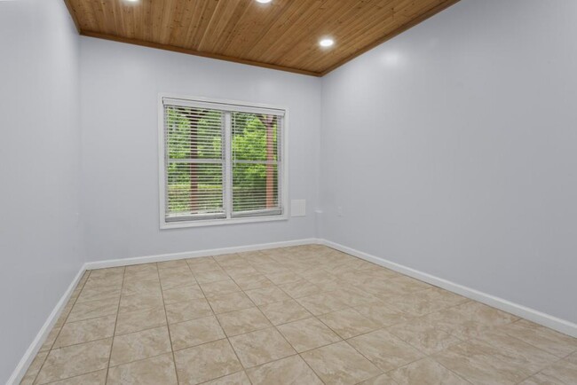 Building Photo - 12762 Waterside Dr