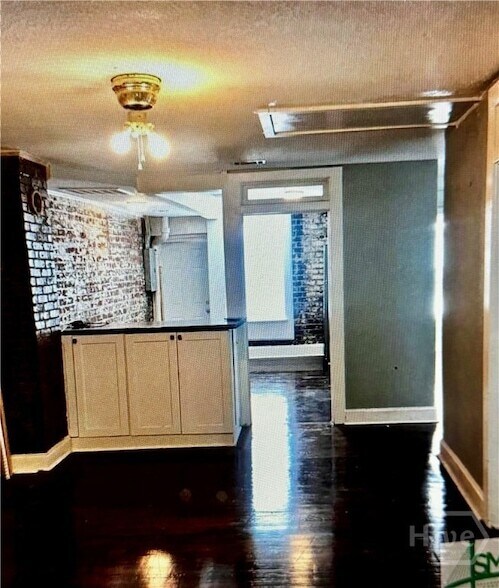 Building Photo - 41 Whitaker St
