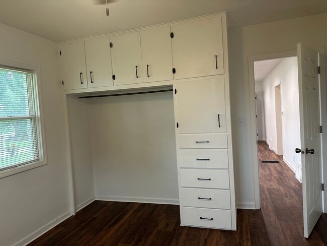 Building Photo - Remodeled 2 Bedroom House for Rent