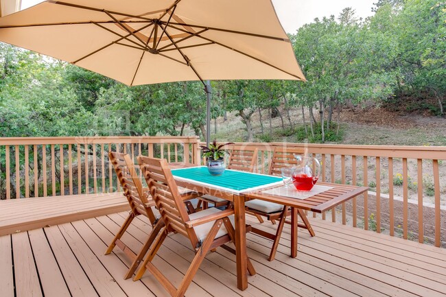 Building Photo - Located in the Hills of Rockrimmon!