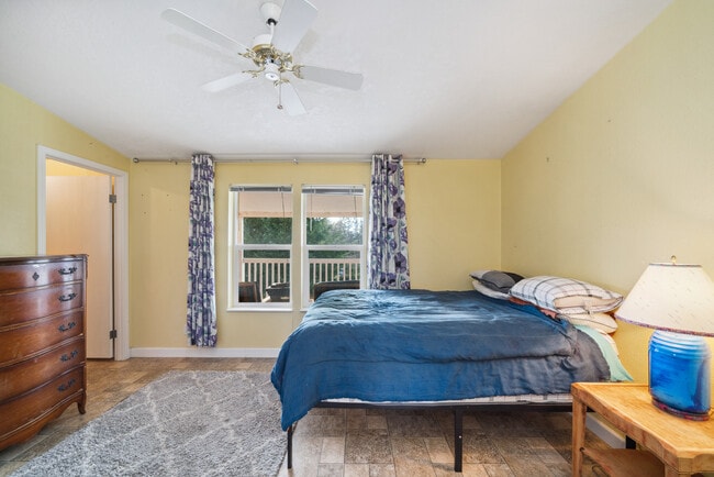 Building Photo - Bay City