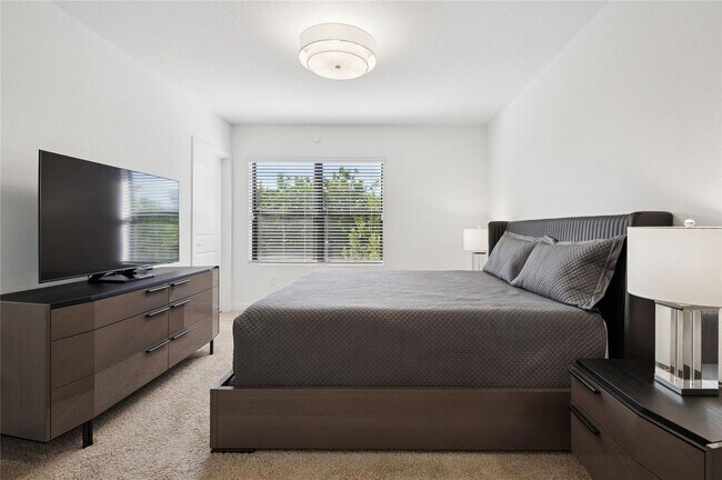 Building Photo - 180 SE 5th Ct