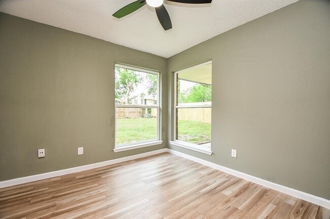 Building Photo - 17022 Quail Park Dr
