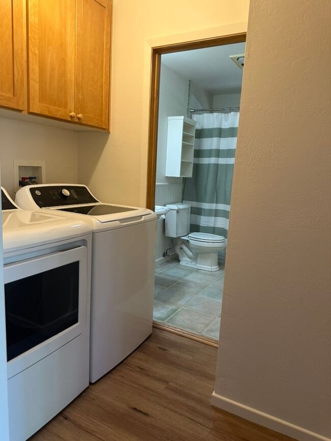 Building Photo - Long Term Lease in Glenshire- $2800