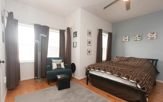 Building Photo - Charming Rowhouse Retreat in the Heart of DC!