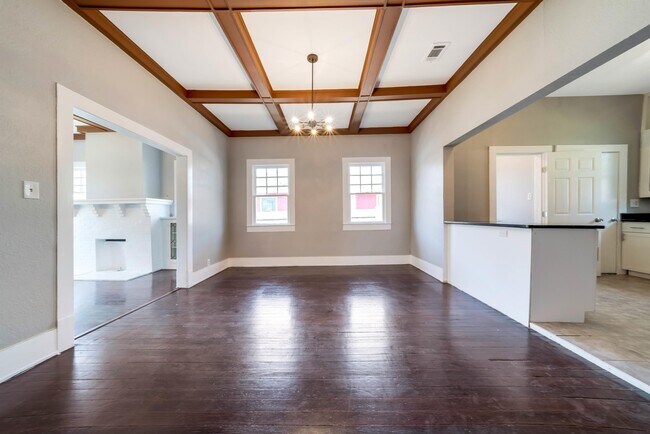Building Photo - 612 Martinique Ave