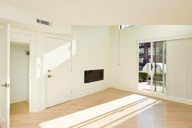 Building Photo - 959 W Grace St