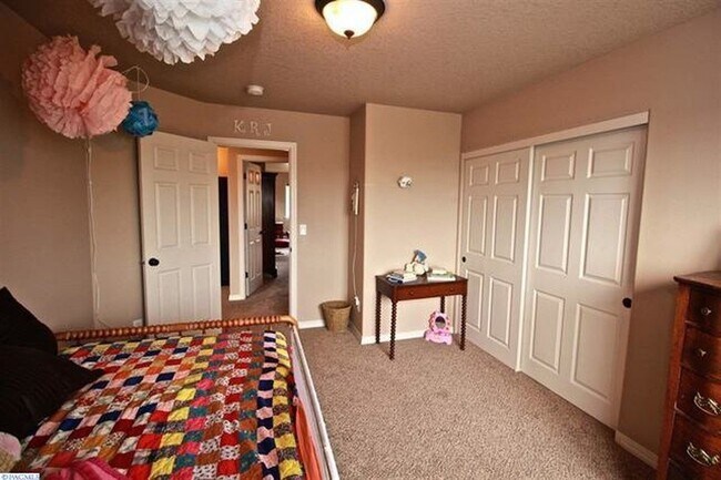 Building Photo - Spacious 3-Bedroom + Bonus Room Home for R...