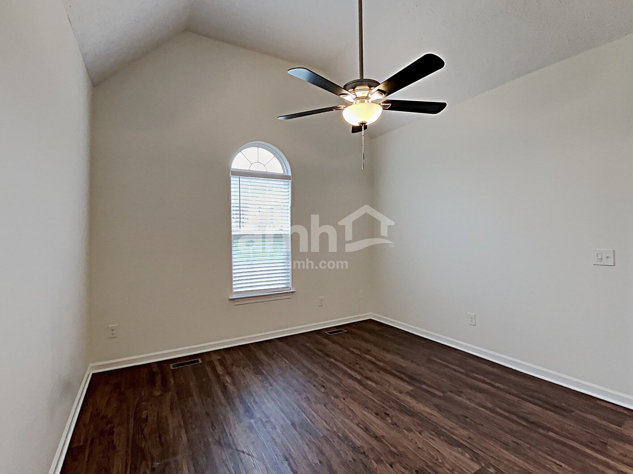Building Photo - 1721 N Cove