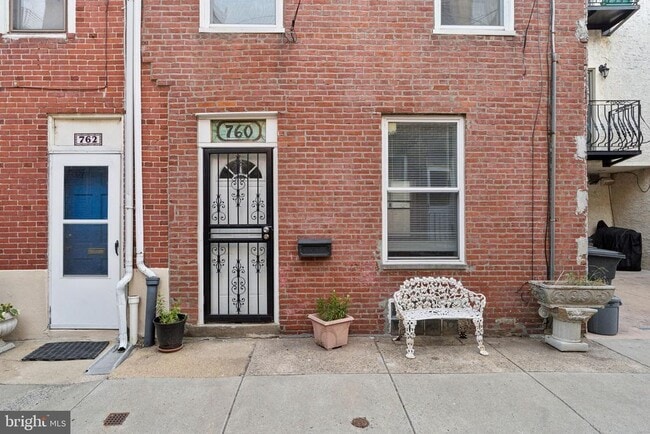 Building Photo - 760 S Sheridan St