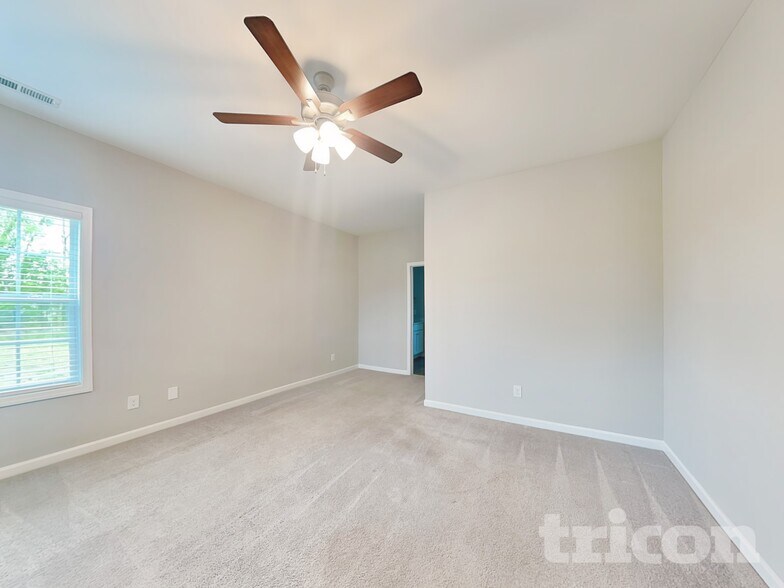 Building Photo - 1008 Cyril Dr