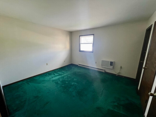 Bedroom - 411 Davis St