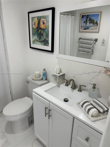 Building Photo - 18041 Biscayne Blvd