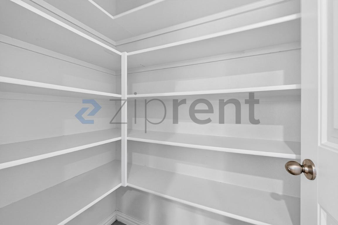 Building Photo - Unit