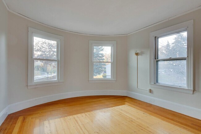 Building Photo - 380 Arborway