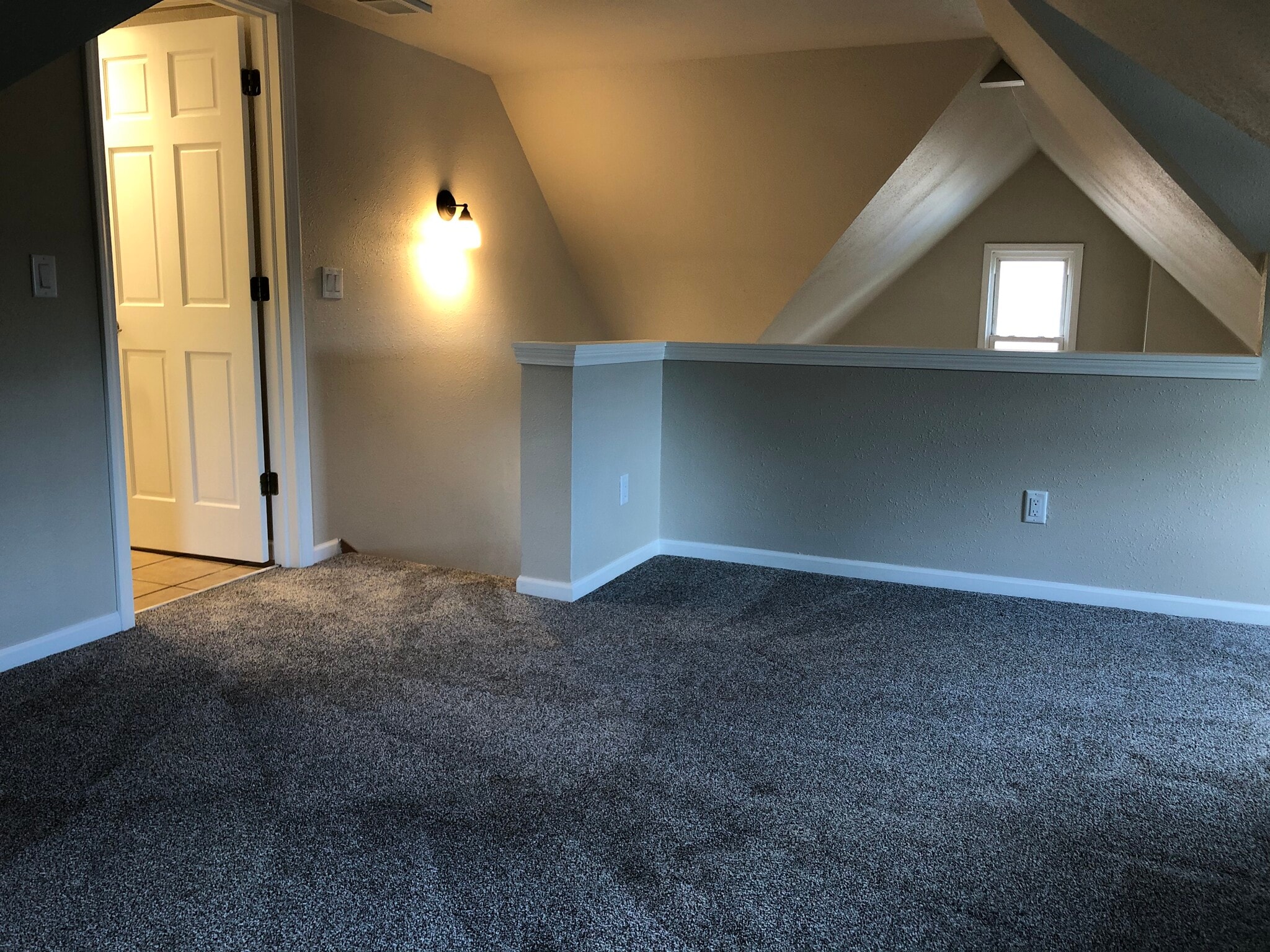 Building Photo - 954 1/2 Jenifer St