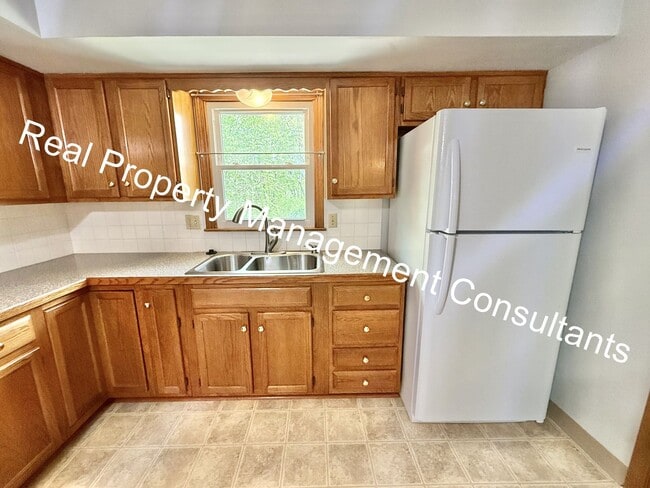 Building Photo - 2 Bedroom, 1.5 Bath Now Available!