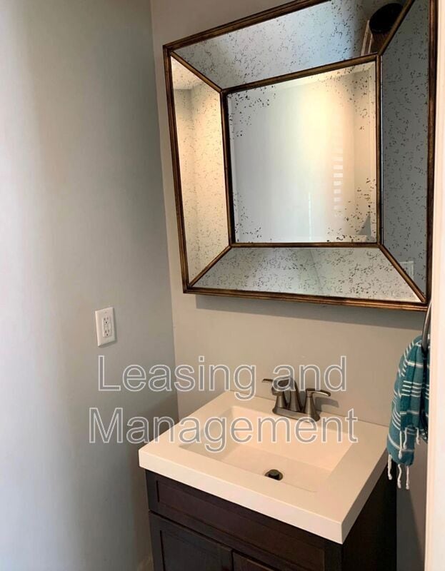 Building Photo - 415 Limbaker St