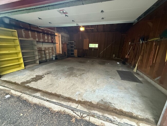 Building Photo - Three Bedroom - Two Bathroom Rambler in Bu...