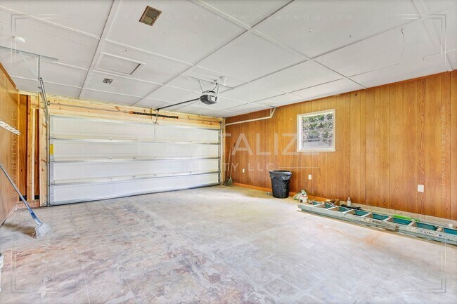 Building Photo - Fully Renovated 4 Bed / 2 Bath in Bay Mine...