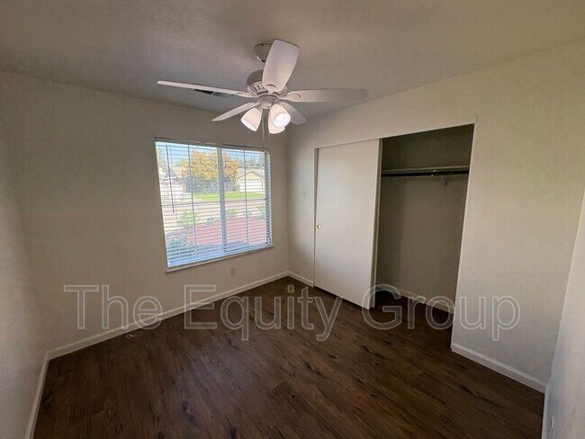 Building Photo - 451 W Marilyn St