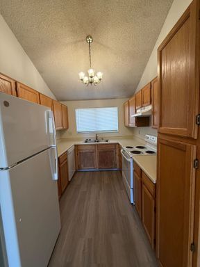 Building Photo - 2 Bedroom 1 Bath with Loft Available NOW!!...