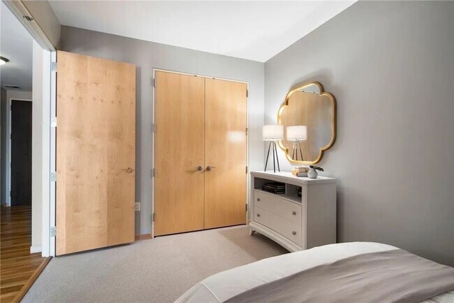 Building Photo - Minneapolis, MN