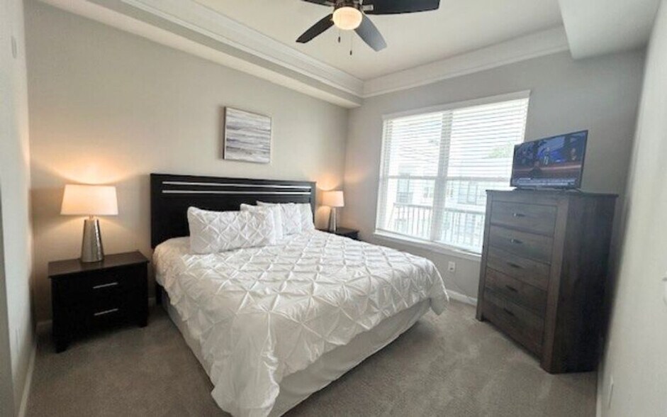 Building Photo - 705 Town Blvd